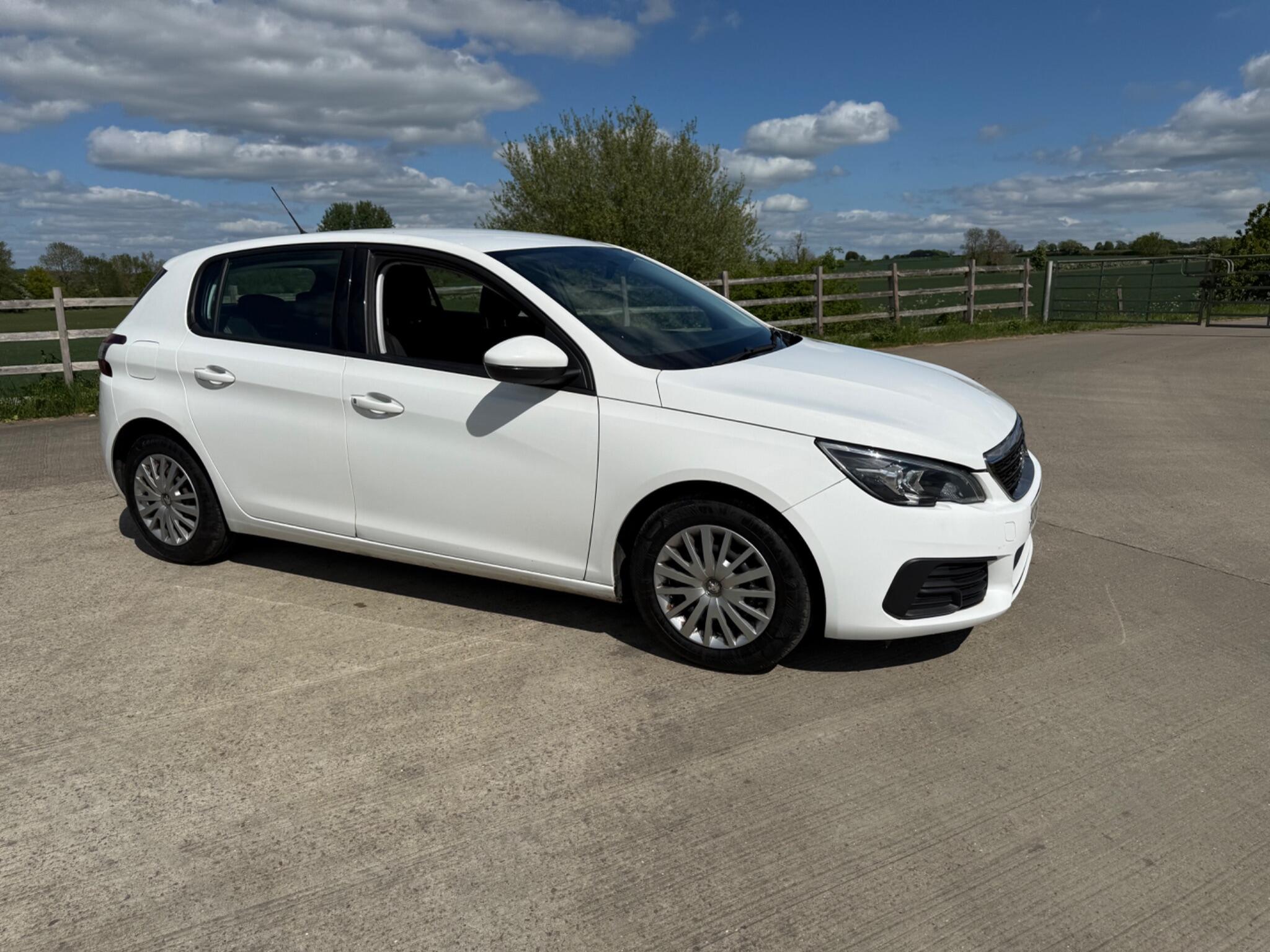 Peugeot 308 1.2 PureTech Access Euro 6 (s/s) 5dr — photo 58 of 100